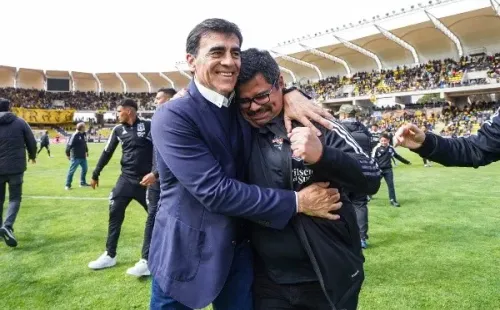 Gustavo Quinteros ha ganado tres títulos al mando de Colo Colo: la Copa Chile 2021, la Supercopa 2022 y el Campeonato Nacional 2022. | Foto: Guillermo Salazar.