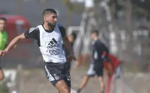 Luego de su lesión, Emiliano Amor volvió a hacer fútbol ante Barnechea en un amistoso en el Estadio Monumental | Imagen: Colo Colo
