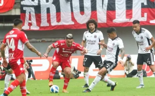 Colo Colo buscó y buscó el 2-1 en el segundo tiempo, pero no pudo ante la ordenada defensa chillaneja. | Foto: Agencia UNO.