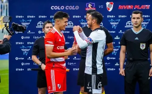 Pablo Solari recibió su más que merecida medalla de campeón con Colo Colo. | Foto: Guillermo Salazar.