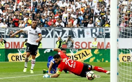 Esteban Paredes anotó 198 goles con la camiseta de Colo Colo. | Foto: Agencia UNO.