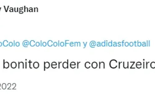 Hinchas de Colo Colo reaccionan a la camiseta conmemorativa.
