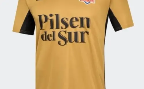 La camiseta conmemorativa de Colo Colo para hombres | Imagen: Adidas