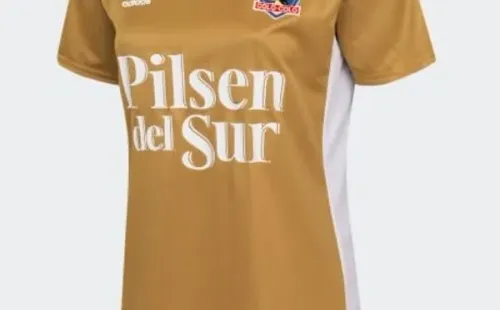 La camiseta conmemorativa de Colo Colo para mujeres | Imagen: Adidas
