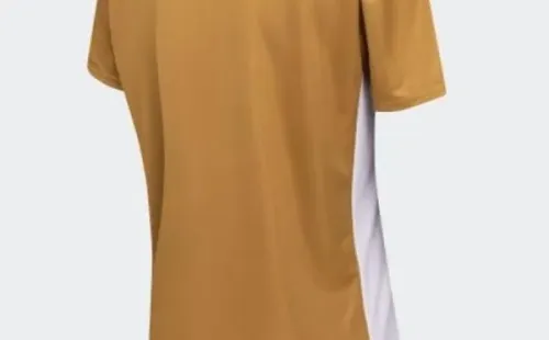 La camiseta conmemorativa de Colo Colo para mujeres | Imagen: Adidas