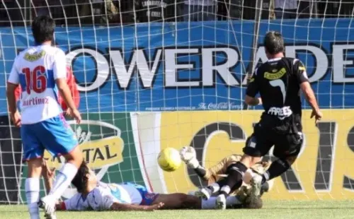 Uno de los goles más recordados de Paredes fue aquel en la final del Clausura 2009.