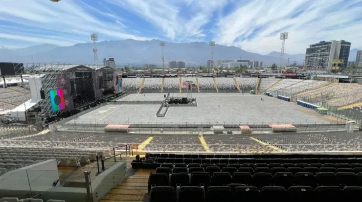 Así se cubrió la cancha del Estadio Monumental durante el Knofest | Imagen: Guillermo Salazar