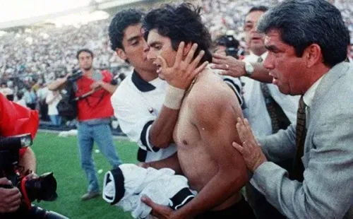 Todos fueron a celebrar con Francisco Rojas un gol que valió una estrella.