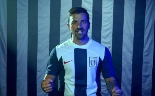 Gabriel Costa siendo presentado en Alianza Lima | Imagen: Captura