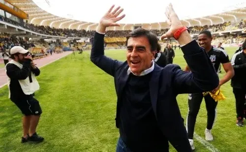 Gustavo Quinteros comentó que Colo Colo está obligado a ser campeón