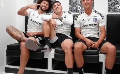 Los jugadores posaron en sus nuevos asientos / Foto: Colo Colo