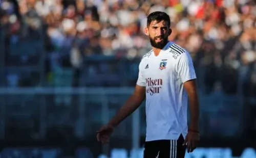 Emiliano Amor no podrá ser parte de la defensa de Colo Colo en el primer semeste / Foto: Francisco Longa – Agencia Uno