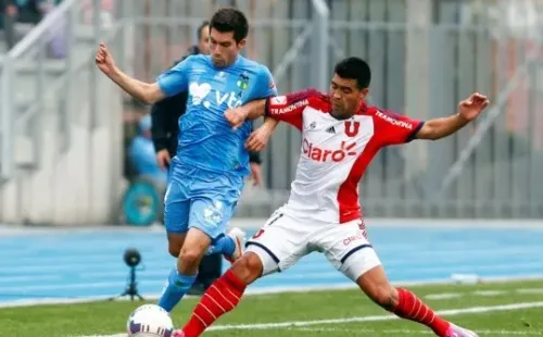 César Fuentes, pegado a una banda, jugando con O’Higgins ante Universidad de Chile | Imagen: Agencia Uno