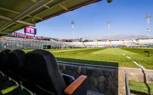 Vista del terreno de juego desde el banco de Colo Colo. / Foto: Guillermo Salazar