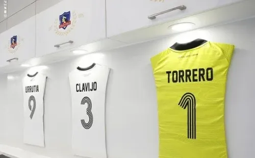 Las camiseta de las jugadoras será parte del diseño del camarín. / Foto: Colo Colo
