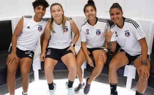 Yusmery Ascanio, Yanara Aedo, Nicol Sanhueza y María José Urrutia en el nuevo vestuario colocolino. / Foto: Colo Colo