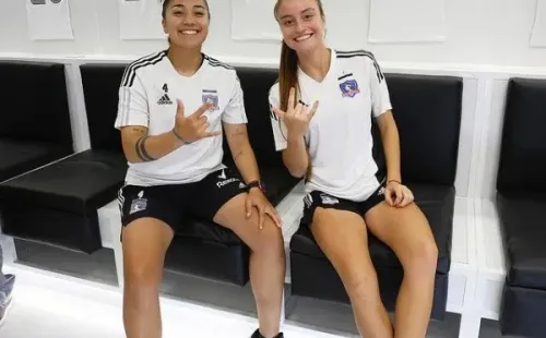 Elisa Durán y Antonia Alarcón conocieron el remozado vestuario. / Foto: Colo Colo