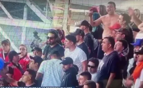 Presencia de barristas de la U alertan a Colo Colo | Captura de imagen Canal 13