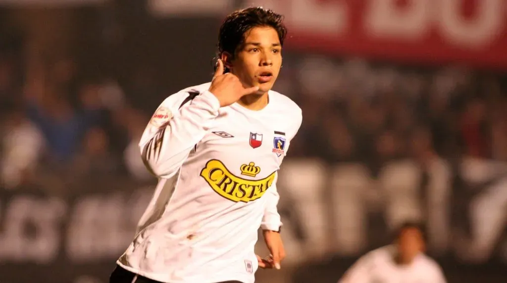 Matías Fernández realizando una de sus clásicas celebraciones