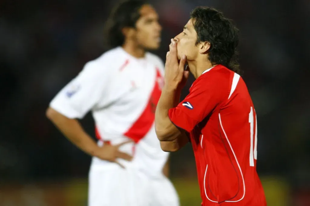 Matías Fernández fue figura en el triunfo de Chile ante Perú en la segunda fecha de las Eliminatorias 2010/PHOTOSPORT