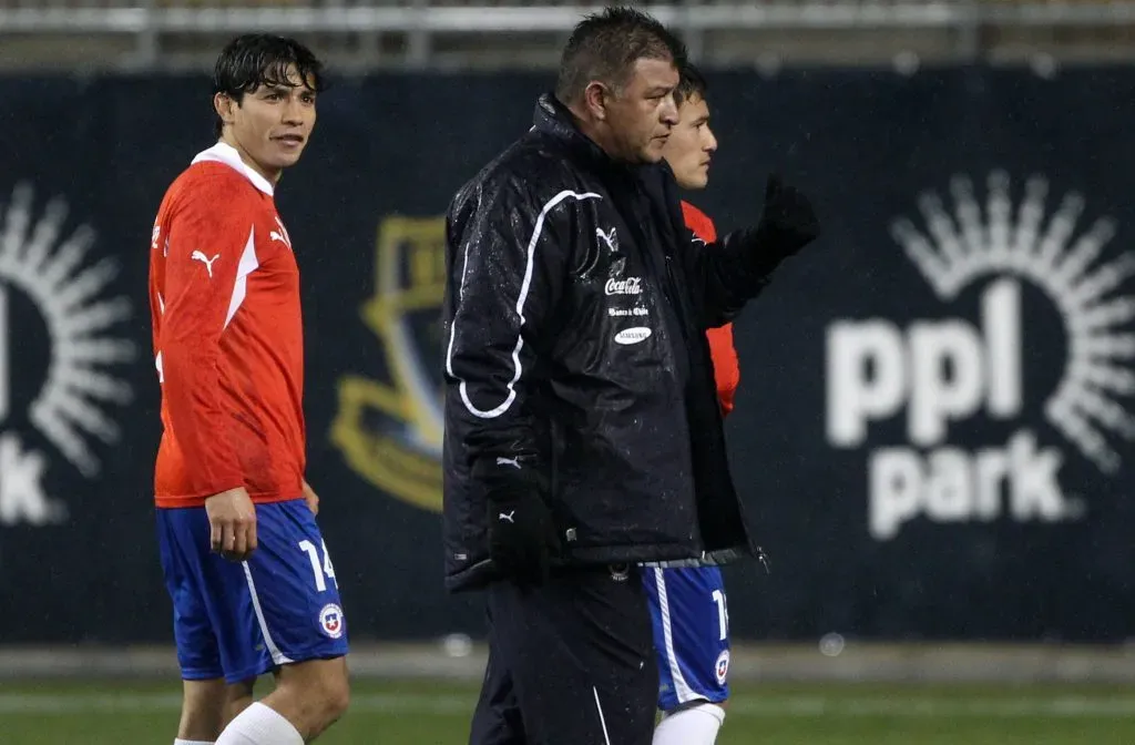 Claudio Borghi con Matías Fernández en la Selección Chilena. (Foto: Photosport)
