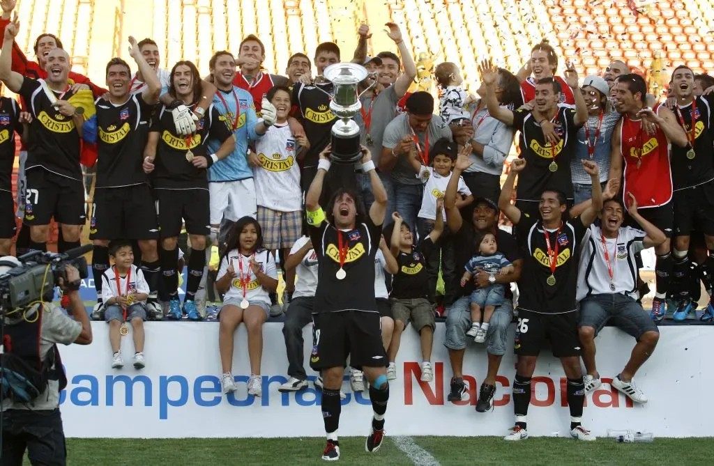 Rey (arriba a la izquierda) ganó el Clausura 2009 con Colo Colo | Foto: Photosport