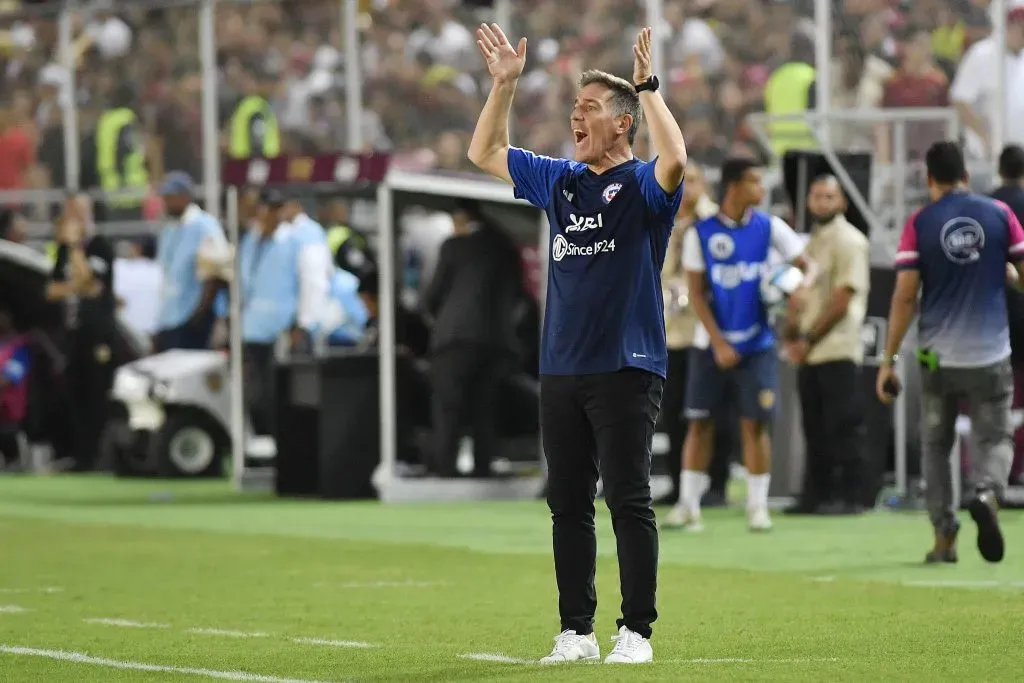 Eduardo Berizzo está en la cuerda floja en la Roja.