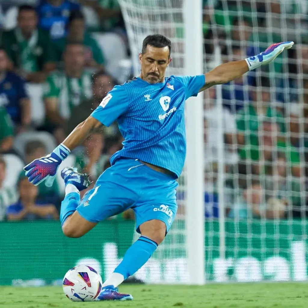 Pese a su buen momento, Eduardo Berizzo lo mantiene al margen de las convocatorias de la Selección Chilena | Foto: Real Betis.