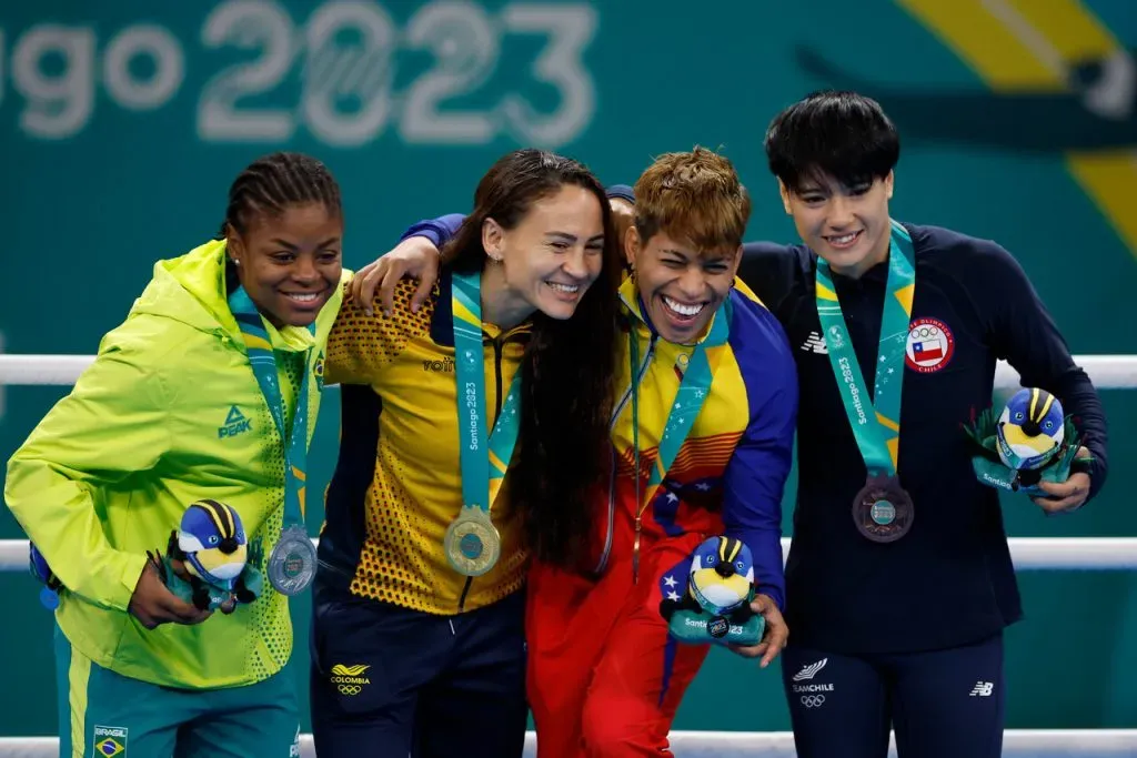 Denisse Bravo ganó medalla de bronce. Fuente: Andres Pina/Santiago 2023 vía Photosport