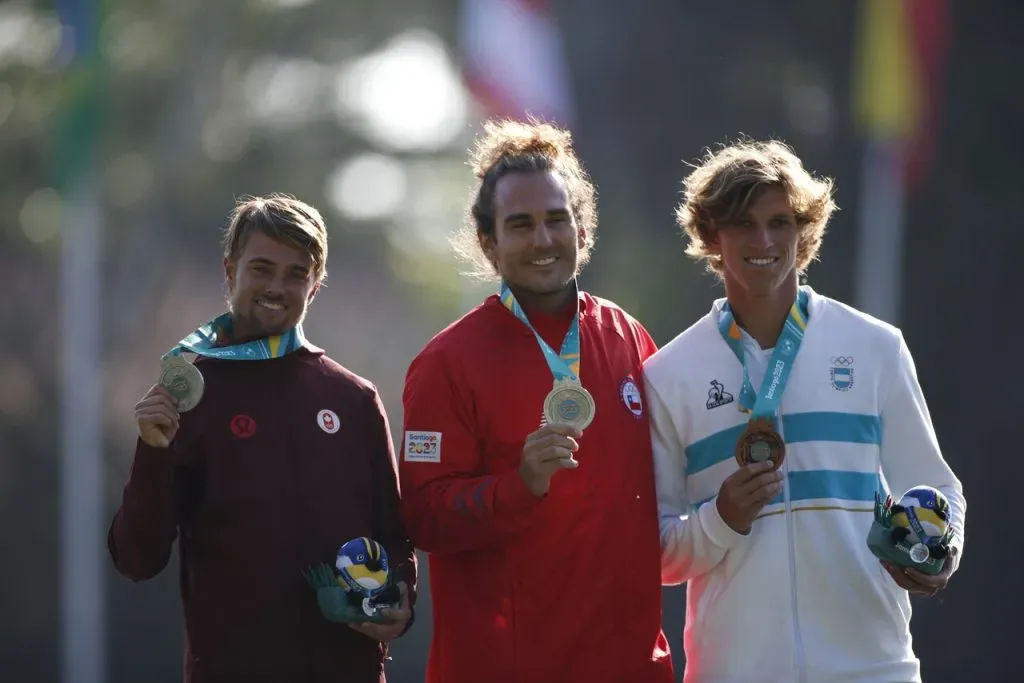 Emile Ritter y un nuevo oro para el Team Chile. Fuente: Juan Carlos Romo/Santiago 2023 vía Photosport