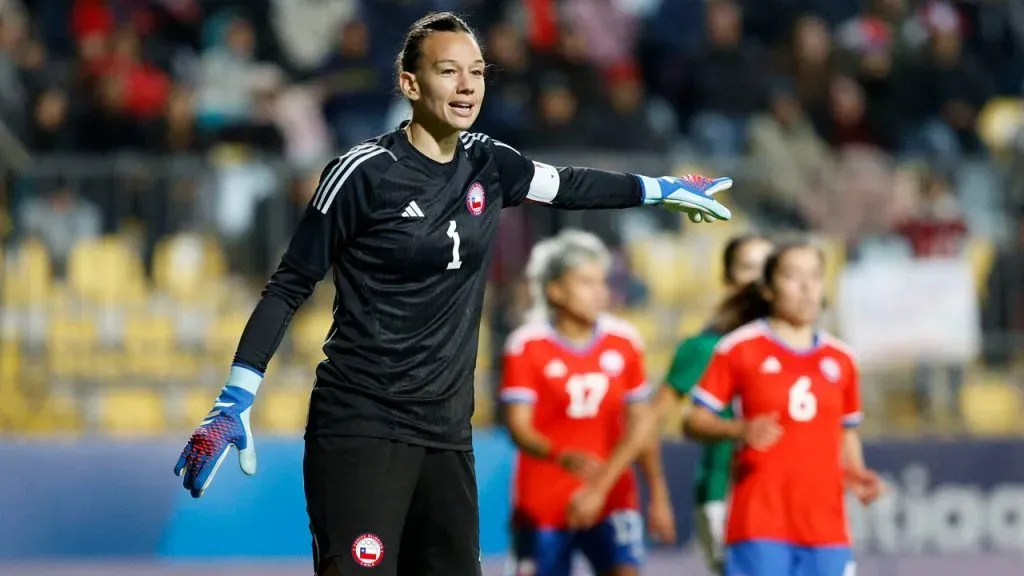 Christiane Endler en la Roja. Crédito: Photosport.