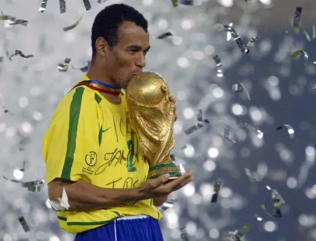 Cafú levantando la Copa del Mundo en el año 2002 | Foto: Archivo.