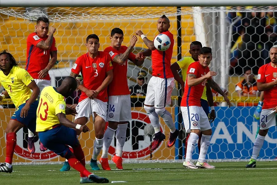 Enner Valencia se puede perder el duelo ante Chile. Fuente: Marcelo Hernandez/Photosport