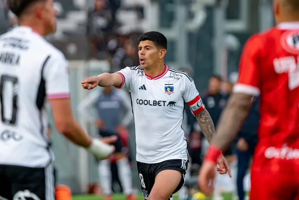 Esteban Pavez quedó suspendido en Colo Colo.
