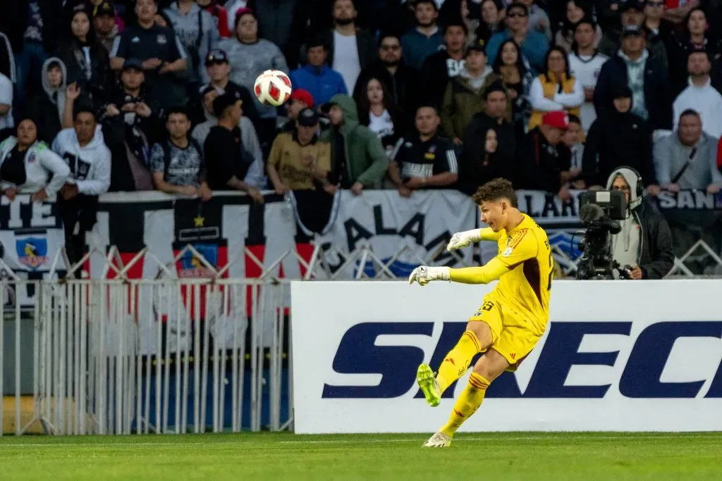 Martín Ballesteros hizo su debut en Colo Colo.