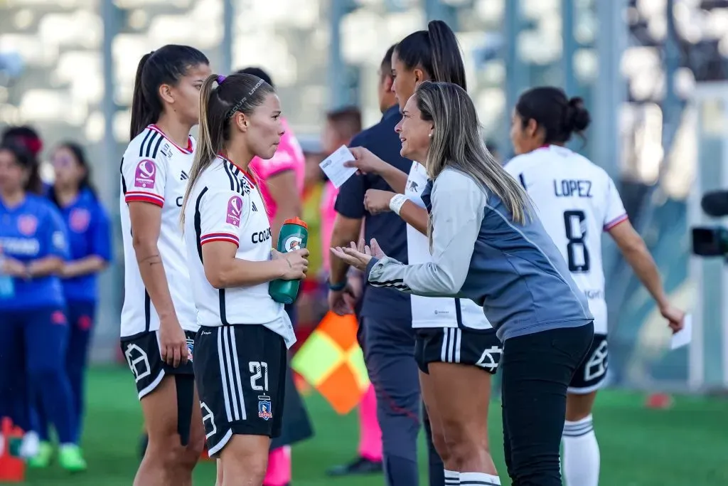 Tatiele Silveira, Dahiana Bogarín y Yanara Aedo son parte de las nominadas en Colo Colo Femenino. | Imagen: Guille Salazar/DaleAlbo.