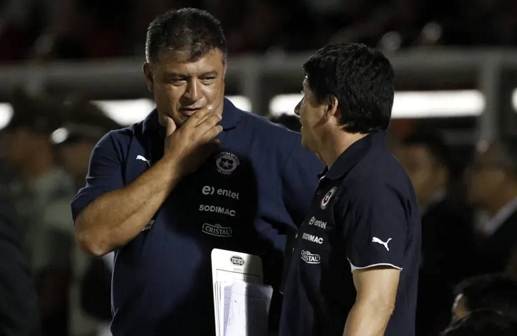 Jaime Vera junto a Claudio Borghi en la Roja | Imagen: Photosport.