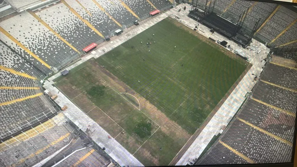 Para el olvido: Así está la cancha del Estadio Monumental.