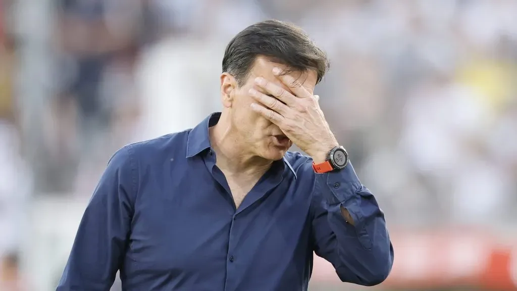 Quinteros pierde piso en Colo Colo