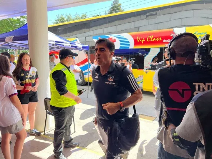 Colo Colo llega al Estadio La Granja para enfrentar a Curicó Unido (Imagen: DaleAlbo)