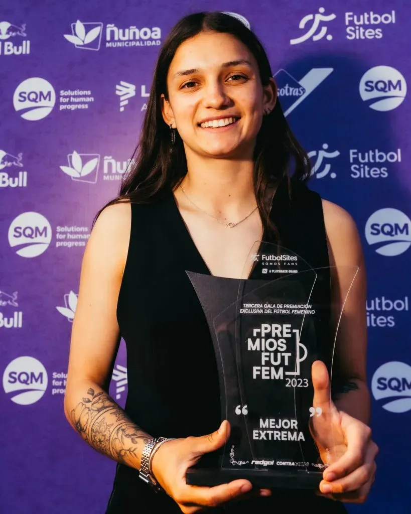Isidora Olave con el premio a Mejor Extrema 2023 | Foto: @casimaria
