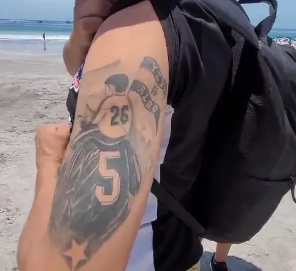 El tatuaje de Luis Hidalgo junto a su hijo | Foto: DaleAlbo