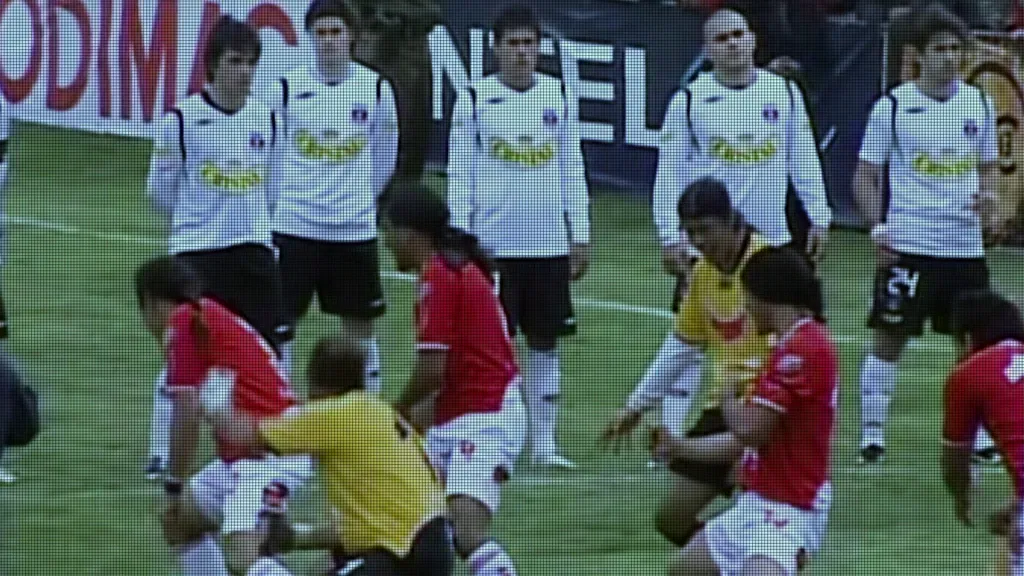 El 5 de agosto de 2009, Colo Colo disputó el duelo inaugural de la Copa Chile ante Rapa Nui en Isla de Pascua. Foto: Captura TNT Sports.