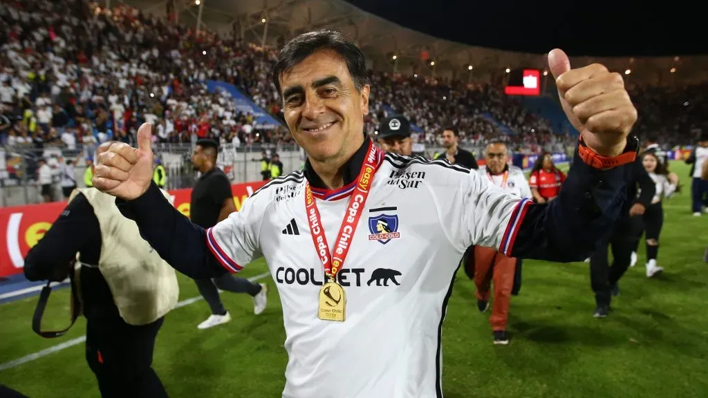 Gustavo Quinteros se va de Colo Colo con cuatro títulos.