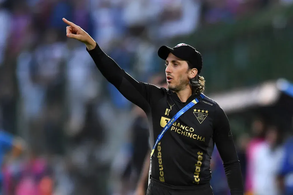 Colo Colo manda oferta a Luis Zubeldía. Imagen: Marcelo Endelli/Getty Images