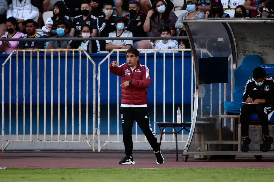 Para Claudio Borghi la partida de Leandro Stillitano fue uno de los problemas que tuvo Gustavo Quinteros en Colo Colo. Imagen: Pedro Tapia/Photosport