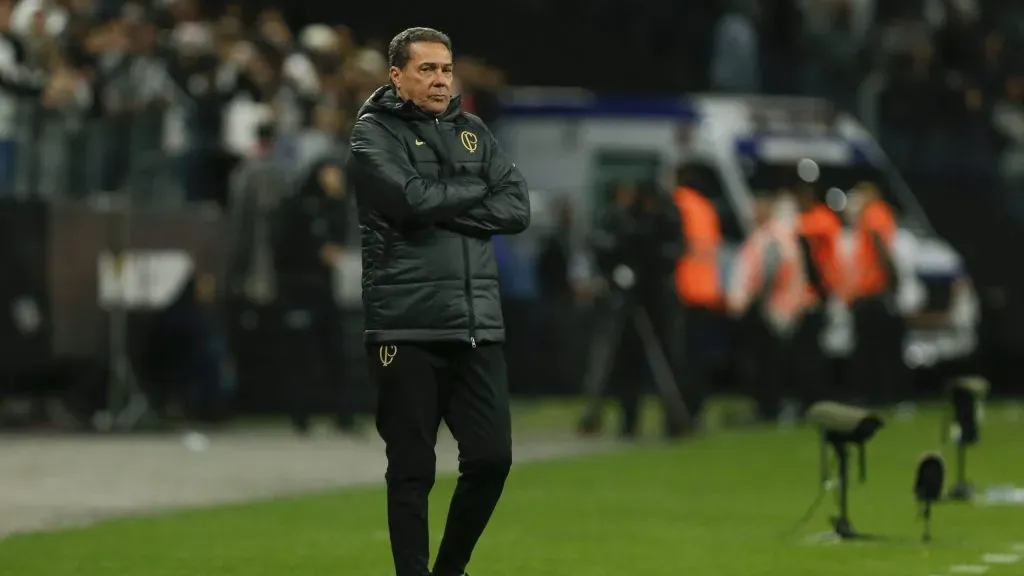 Vanderlei Luxemburgo se acerca a Colo Colo