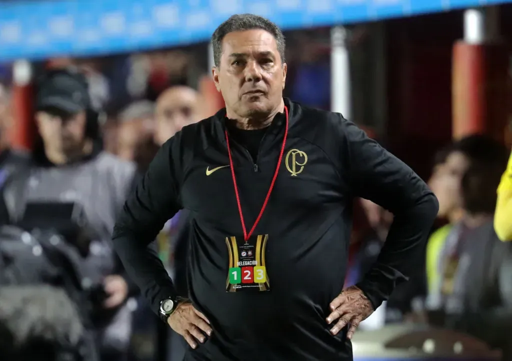 Vanderlei Luxemburgo se mete en la pelea para ser DT de Colo Colo.