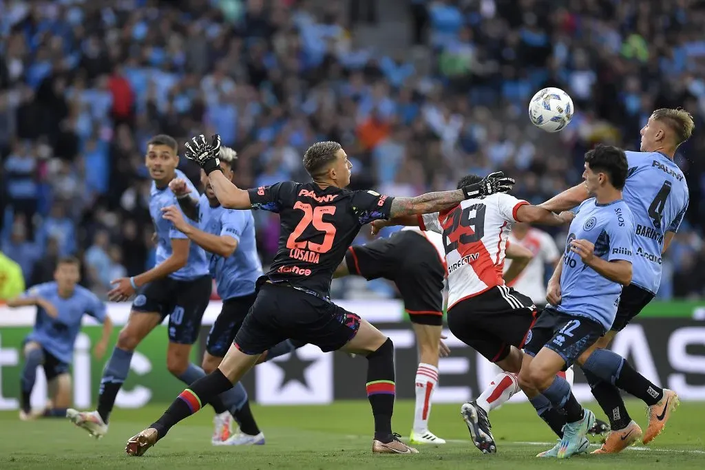 En Argentina aseguran que el Cacique puso sus ojos en Nahuel Losada en caso de vender a Brayan Cortés a Vélez Sarsfield.