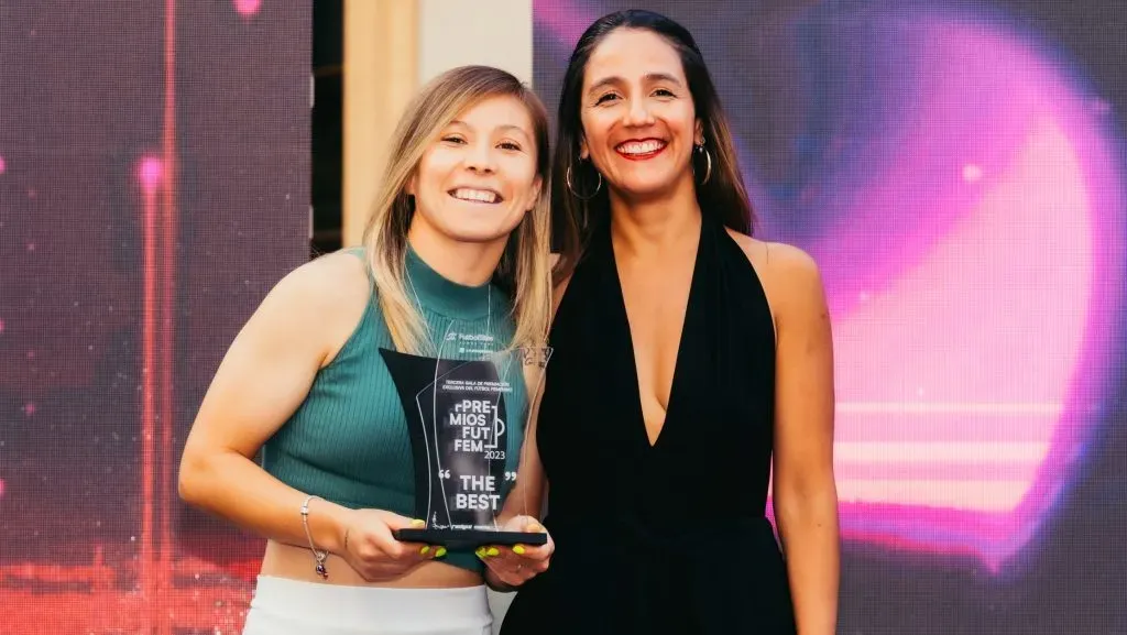 Yanara Aedo al recibir el premio The Best 2023.